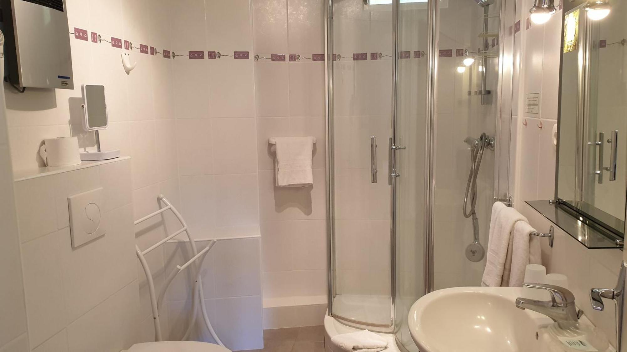 Logis Hotel Les Tilleuls Saint-Cirgues-de-Jordanne Ngoại thất bức ảnh