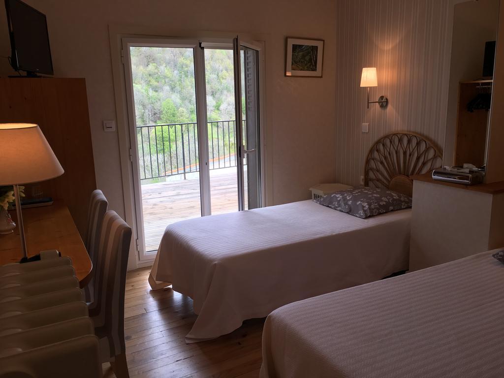 Logis Hotel Les Tilleuls Saint-Cirgues-de-Jordanne Ngoại thất bức ảnh