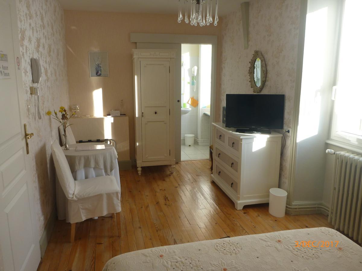 Logis Hotel Les Tilleuls Saint-Cirgues-de-Jordanne Ngoại thất bức ảnh